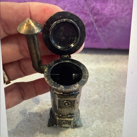 Vintage Die Cast Metal Miniature Wood Burning Stove Pencil Sharpener Top Opens - Picture 6 of 9